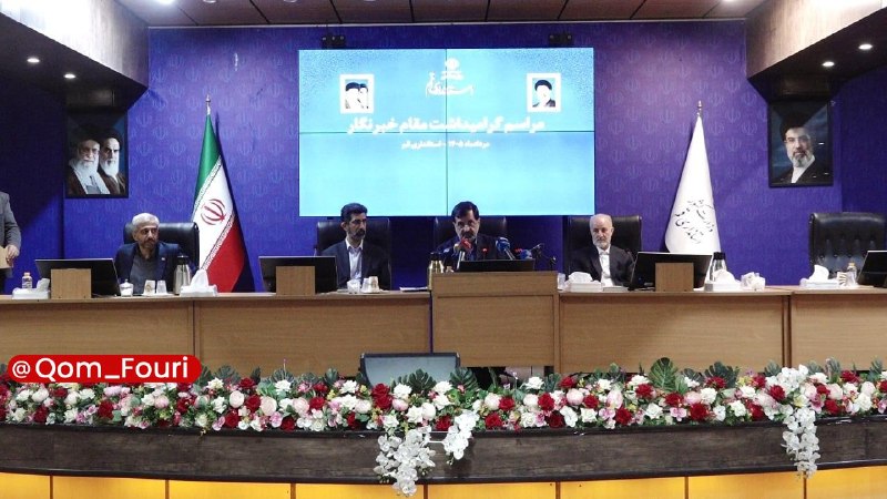 اخبار فوری قم 🌐: خبرنگاران زبان گویای مردم هستند🔹استاندار قم در نشست صمیمی با خبرنگاران، خبرنگاران را چشم و گوش جامعه و زبان گویای مردم د