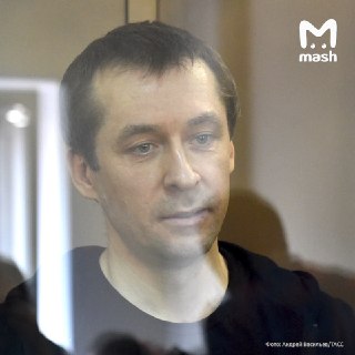 "Золотой полковник" Дмитрий Захарченко встретил своё 48-летие в ШИЗО — взяточник лёг спать на 2 минуты позже отбоя и попал в штрафной изолятор. По данным Mash, бывший полковник МВД не уложился в тайминг — в 22:00 его не было в постели, за нарушение режима 