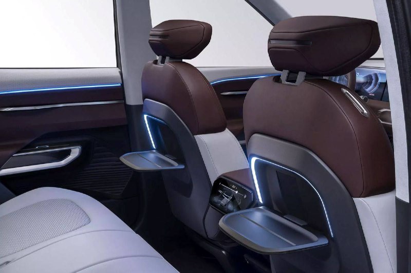 Mitsubishi показал новый семиместный кроссовер 4