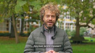 «Стрелять перестанут до Нового года»Справедливого мира не будет, считает Алексей Венедиктов. Военные действия, по его расчётам, могут прекратиться до конца года. Но это будет не мир, а Северный Кипр: когда не стреляют, и 50 лет ничего не движется.Перед вам