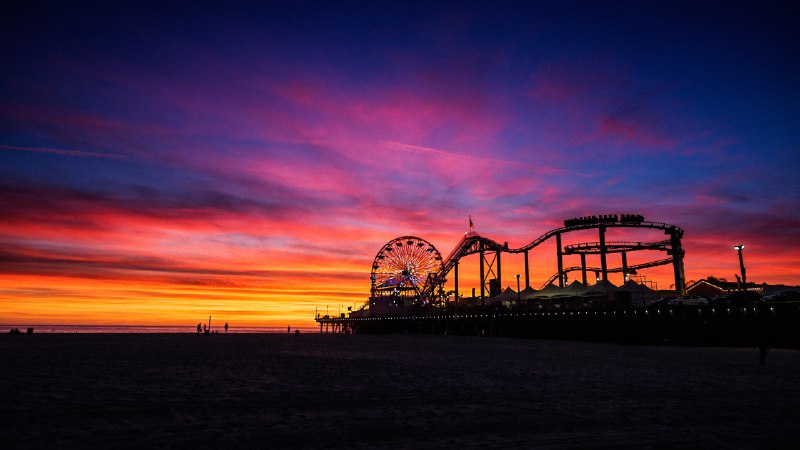 A pier-fect eveningPacific Park at Santa Monica State Beach, California (© EXTREME-PHOTOGRAPHER/Getty Images)