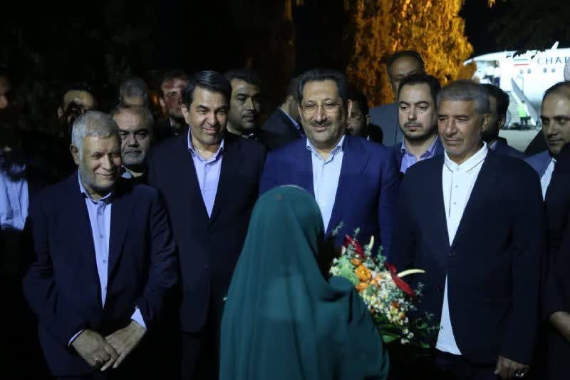 راه آرمان کرمان: 🟠ورود وزیر صمت به کرمان همزمان با هفته دولت🔸 سید محمد اتابک وزیر صنعت، معدن و تجارت در جریان سفر به استان کرمان، با استق
