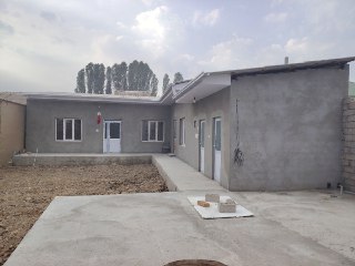 Yangi qurilgan uy sotiladi