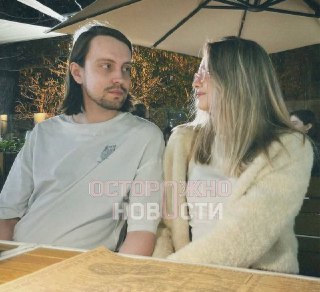 В Домодедово задержали пару активистов, которые участвовали в акции памяти Навального  В полночь на погранпереходе в аэропорту задержали Евгению Каменеву и Александра Князева. У них отобрали телефоны, они до сих пор не вышли на связь, сообщает «Осторожно,…