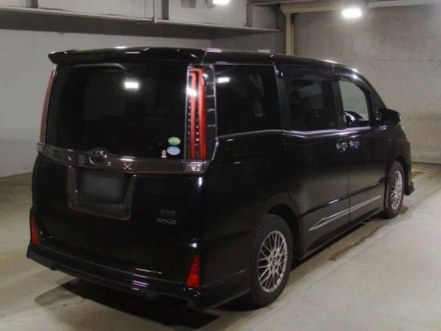 Toyota Noah 2021 фото 4