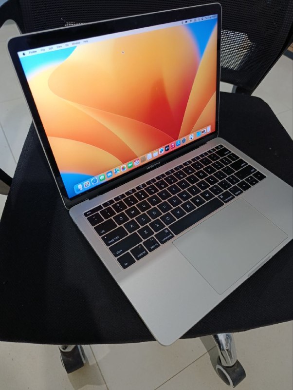 Apple MacBook Pro 2017, 700 лари