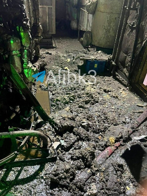 תמונות המתיימרות להראות מכלית נפט הודית שמגיעה מאיחוד האמירויות, כשהיא ממוקדת היום על ידי כוחות ארה"ב באוקי…