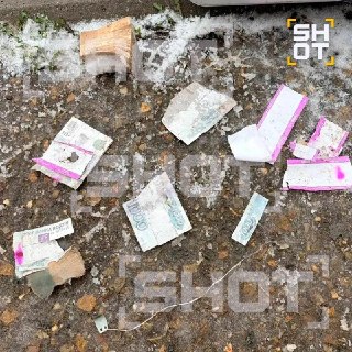 Подросток в Перми получил ожоги, подобрав на улице свёрток с деньгами, сообщается в телеграм-канале министерства территориальной безопасности Пермского края.По данным ведомства, после того как подросток подобрал сверток, раздался «хлопок, похожий на звук о