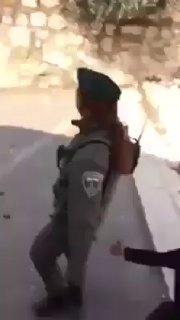 🚫 חוסר ההכרה של ילד פלסטיני והטרדתו לחיילת ישראלית שבויה..