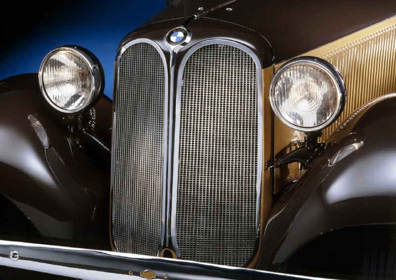 BMW 303: первый с 6 цилиндрами и культовой решёткой.Обычно культовый образ форми