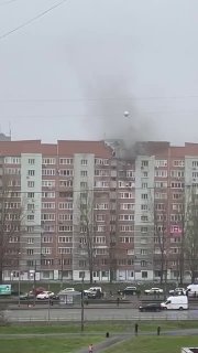 В Новокуйбышевске Самарской области беспилотники атаковали промышленное предприятие, один человек погиб, есть пострадавшие, сообщил губернатор.В Самаре, по данным местных властей, обломки беспилотника упали на крышу жилой многоэтажки, один человек госпитал