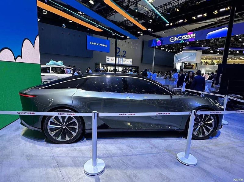Toyota представила электромобиль 3
