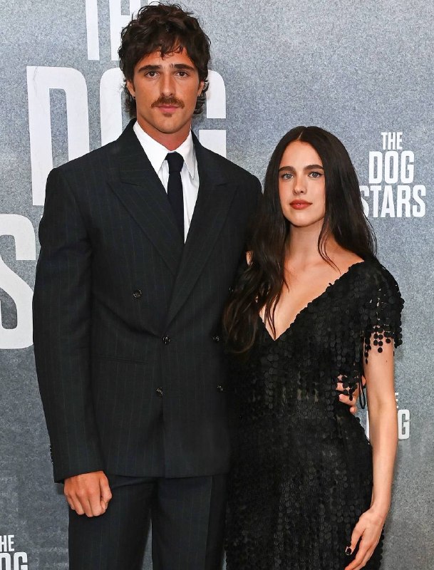 HollywooDi_A | هالیوودیا: 🎬 جیکوب الوردی و مارگارت کوالی در مراسم فرش قرمز جهانی فیلم “The Dog Stars” حضور یافتند.🌟 @Hollywoodi_a🎬 جیکوب الوردی و