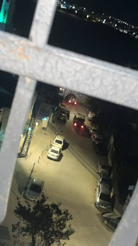 מקורות מקומיים: כוחות ישראל מסתערים על שכונת סאטח מרבה בעיר אלבירה.
