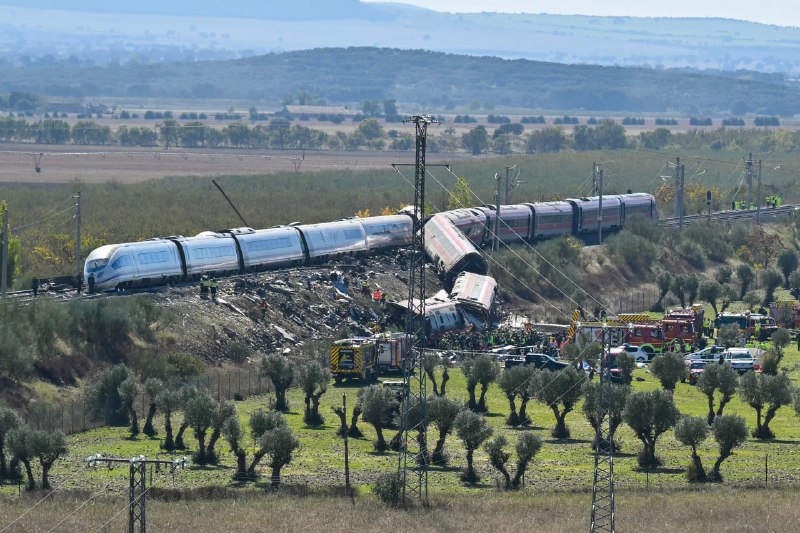 לפחות 64 הרוגים לאחר התנגשות שתי רכבות מהירות בספרד מניין ההרוגים מהתנגשות הרכבת המהירה בספרד עלה ל-64 כאשר…