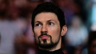 ФСБ объявила в международный розыск Павла Дурова  Создателю Telegram предъявлено обвинение в содействии террористической деятельности.   Как уточнили в Центре общественных связей ФСБ, мессенджер не удаляет «многочисленные каналы, чаты и боты, активно испол