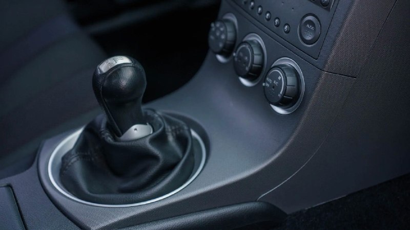🚗✨ В эту тихую субботу под ночным небом хочется говорить о том, как автомобиль