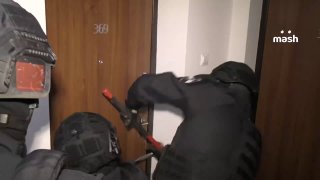 Криптотемщиков, легализовавших деньги телефонных скамеров с Украины, задержали в "Москве-Сити".По данным ФСБ, они выводили кэш через девять незаконных обменников, находившихся в деловом центре. Здесь людям продавали крипту, которую потом выводили на счета.