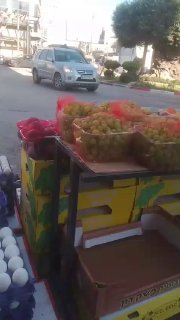 כוחות הכיבוש מסתערים על העיר קלקיליה מהכניסה המזרחית שלה עם מספר כלי רכב צבאיים.