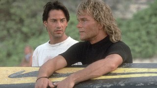 По «На гребне волны» снимут сериалЕго действия развернутся спустя 30 лет после событий оригинала. ФБР займётся новой бандой грабителей, которые вдохновились «экс-президентами» из фильма.Вернётся ли Киану Ривз, неизвестно.rozetked.me/news/48293