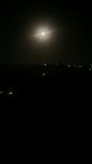 🏴האויב משליך אבוקות מעל העיירה חדטה