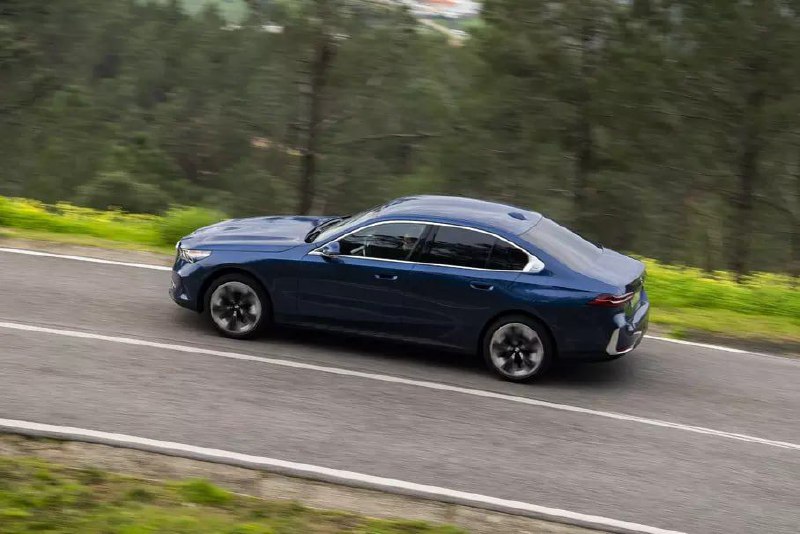 BMW не успела накатать свои километры, как их забирают в ремонт...BMW отзывает 9