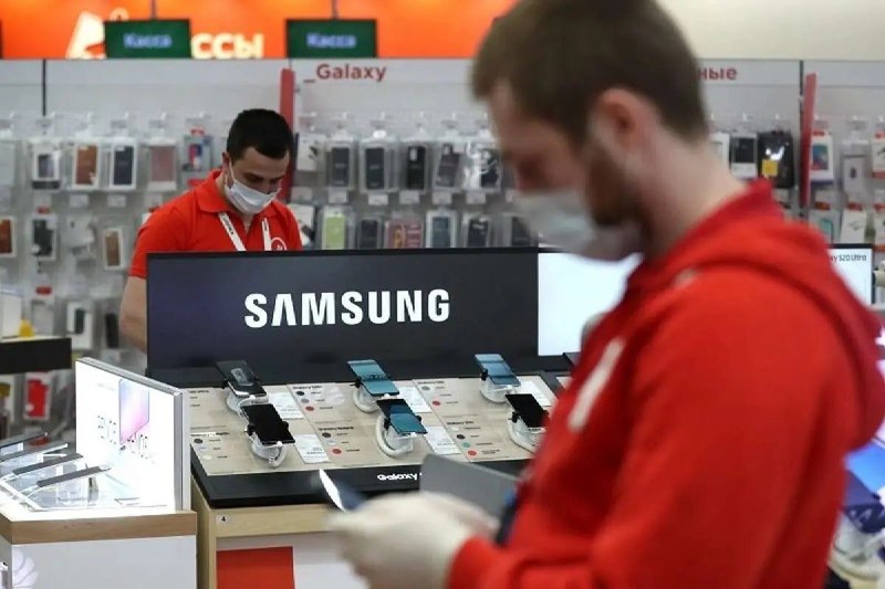 شرق: 🔺بازار موبایل در شوک قیمتی؛ آیفون ۱۷ پرومکس ۴۵۰ میلیون تومان🔹بازار موبایل و قیمت گوشیهای موجود در بازار شهریور امسال تح