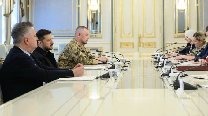 Посол Валерій Залужний та ОП мають різні версії щодо відсутності посла на зустрічі з міністром оборони Британії Весом Стрітінгом