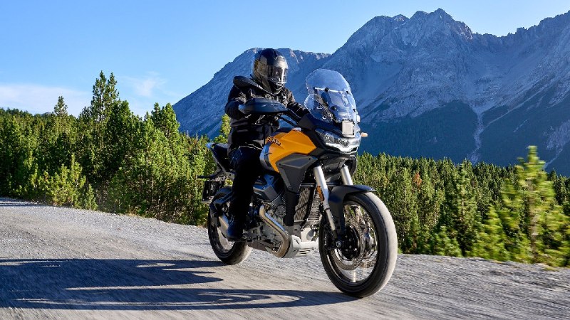 🌞 Добрый вторник, друзья! 🚗Мы разобрались в деталях нового мотоцикла Moto Guzz