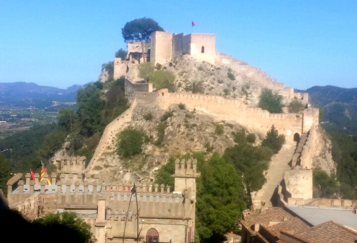 貫穿西班牙的歷史輪廓，孕肓兩任教宗的查迪瓦市