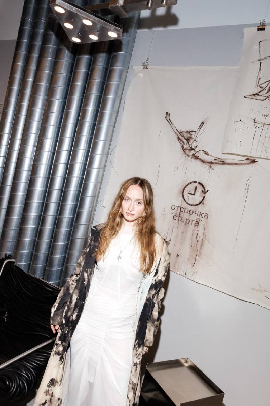 А вот и официальные фотографии от IRNBY подъехали На выставке художницы-феминистки, хотелось быть исключительно в сексуальном платье и на шпильке 🫦А вот и официальные фотографии от IRNBY подъехали На выставке художницы-феминистки, хотелось быть исключительно в сексуальном платье и на шпильке 🫦