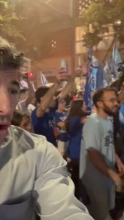 מעל 100,000 ישראלים מציפים את תל אביב, דורשים דין וחשבון ל-7 באוקטובר יותר מ-100,000 מפגינים התאספו בתל אבי…