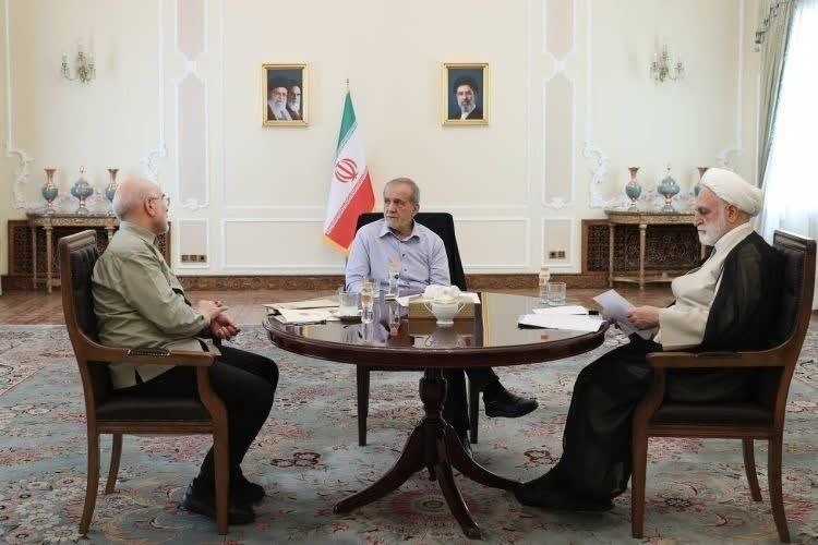 دیارجنوب: ♦️نشست سران قوا با محوریت معیشت و تحولات منطقه برگزار شد🔹نشست سران سه قوه به میزبانی رئیسجمهور و با حضور رؤسای مجلس و ق