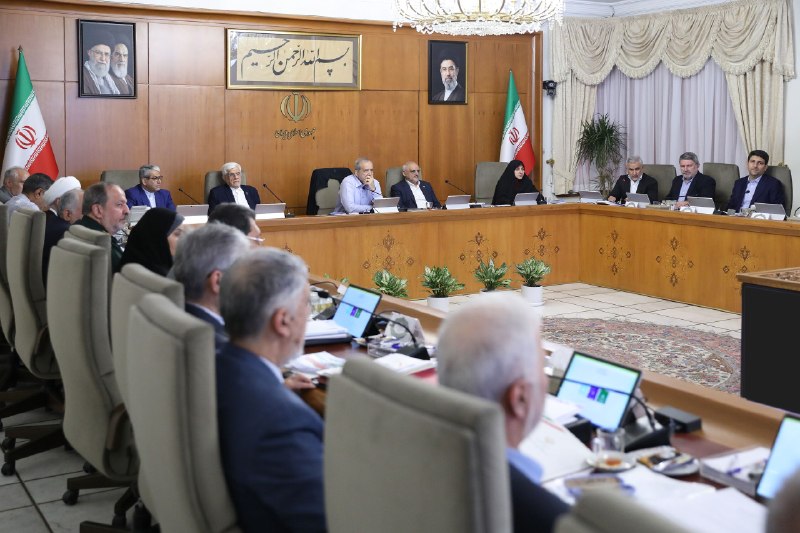 اصولگرا نیوز 🇮🇷: 🔴 در حالی‌که رئیس جمهور و وزرا در نهاد ریاست جمهوری تشکیل جلسه می‌دهند، مجلس قالیباف همچنان به بهانه‌های واهی تعطیل است 