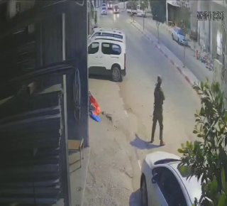 הרגע בו חיילי הכיבוש פתחו באש לעבר רכב בייתא, דרומית לשכם, ופצעו קשיש.