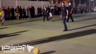 רגעים מהמשחק התקופתי של כוכבי שנות השישים עם ילדי זהדן
