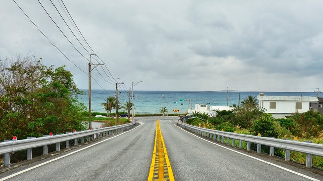 一路向東，盡情馳騁於山海間