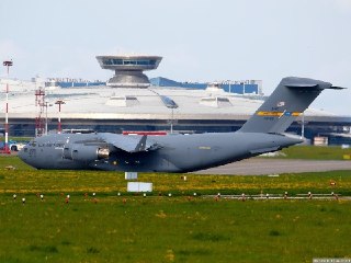 Самолёт ВВС США приземлился во Внуково.Военно-транспортный Boeing C-17 вылетел из Риги. В Латвию борт прибыл двумя днями ранее с базы Эндрюс под Вашингтоном. Борты типа С-17 используют для дипломатических и правительственных перевозок. Впервые с 2017 года 