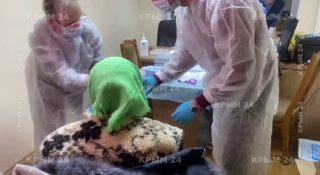 תושבי אליושקי מפונים נראים על ידי מנתח ובמידת הצורך מקבלים תחבושות סרטון: "קרים 24" MAX חדשות "רדיו קרים" |…