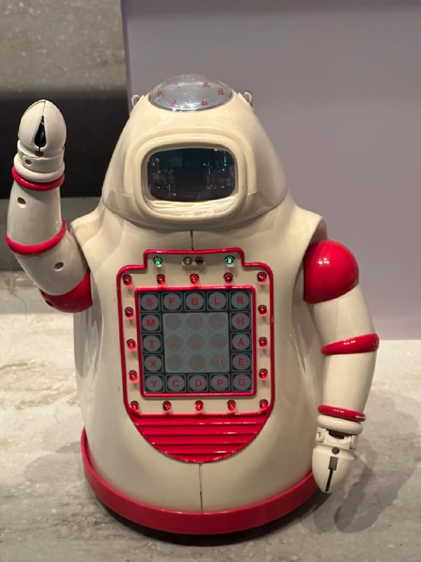 这些是1984年左右量产的机器人