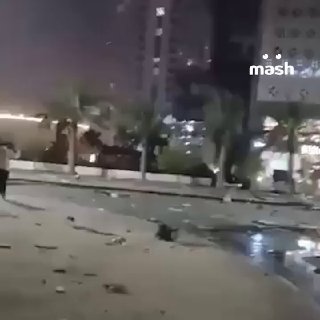 Иран атаковал столицу Бахрейна после недавних заявлений КСИР о нанесении ударов только тяжёлым вооружением. В Манаме ракеты попали в жилой небоскрёб. Один человек погиб, ещё несколько ранены, — сообщает МВД.Ранее в КСИР заявили, что будут наносить удары то