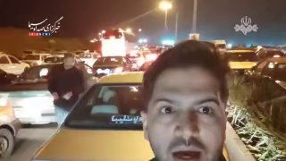 🎦 4 שעות לפני תחילת טקס הלווייתו של המנהיג ההרוג במסגד ג'מקראן, אנשים מגיעים למסגד ג'מקראן מדרכי עפר.
