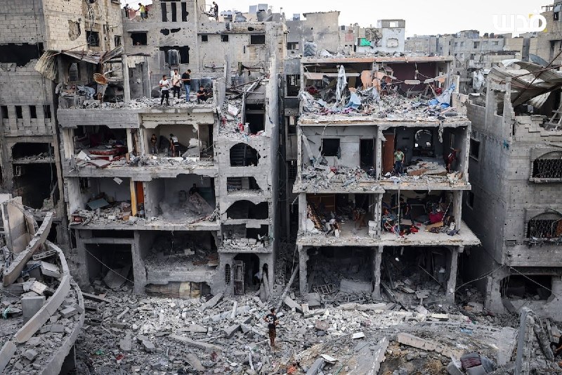 Very large destruction after an intense attack aimed at a house and its surroundings in the al-Sabra neighborhood, south of Gaza City, which resulted in several casualties and the injury of others, including women and children.
