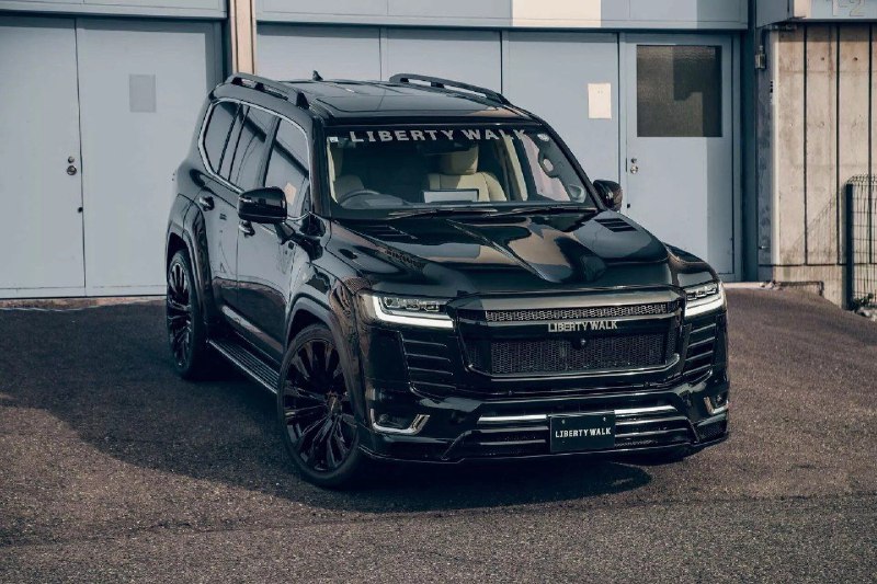 Liberty Walk разработал обвес для Toyota Land Cruiser 300