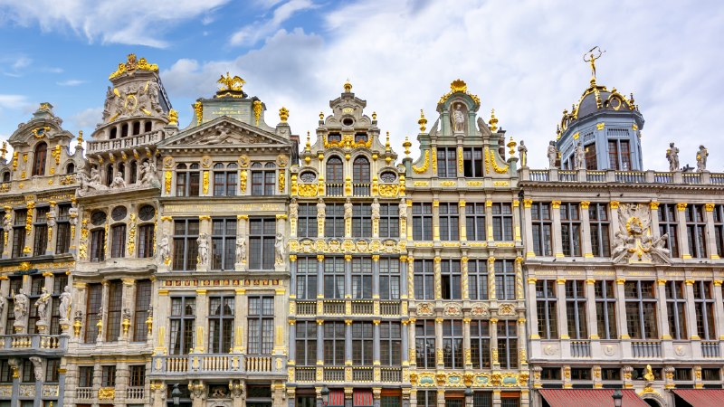 Square up to historyBuildings on Grand-Place Square in Brussels, Belgium (© Vladislav Zolotov/Getty Images Plus)