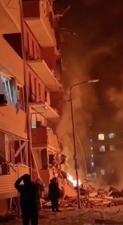 В Адыгее «зафиксирован прилет БПЛА» в ауле Новая Адыгея, загорелись многоквартирный дом и парковка с автомобилями, «все нуждающиеся получат необходимую помощь» — глава республикиО пострадавших местные власти не сообщают.