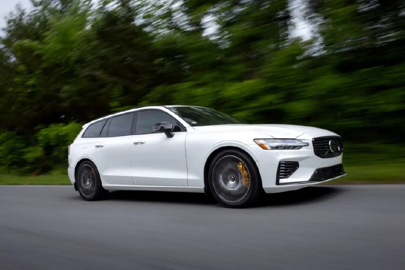 Volvo V60 T8 Polestar Engineered — это тот самый универсал, который заставит заб