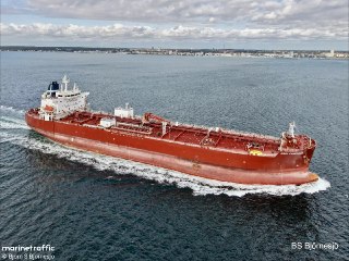 Первый танкер с российским дизелем отправился в США. Судном управляет компания греческого миллиардераИз Приморска в Нью-Йорк выплыл танкер Agioi Fanendes с 35,7 тысячи тонн дизельного топлива на борту. Это первая партия в рамках сделки Москвы и Вашингтона.