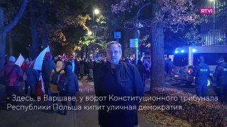 מתנגדי ממשלת טוסק נותרו בבית הדין החוקתי בוורשה המחאה נמשכת מחוץ לבניין, עם נוכחות משטרתית כבדה במקום. כתב…