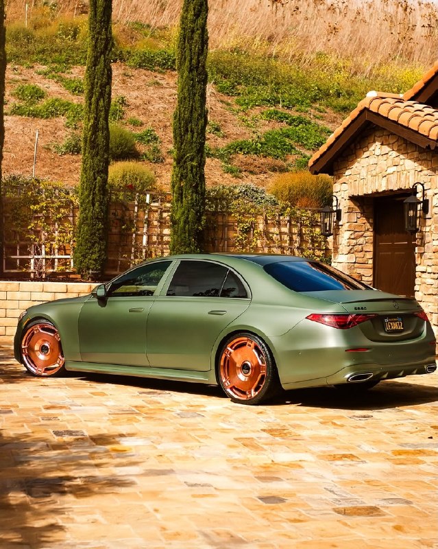 Mercedes S580 на 22-дюймовых дисках 2